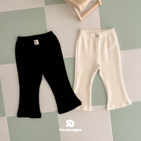 ImageDrain-20260324T021428.976Z 經典黑白喇叭褲